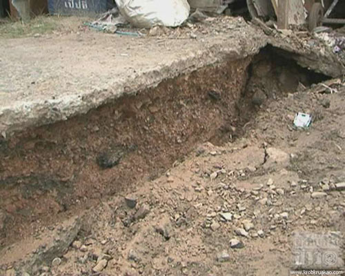 ภัยแล้ง! คลองชลประทานอยุธยาน้ำแห้ง ทำถนนทรุด บ้านพัง