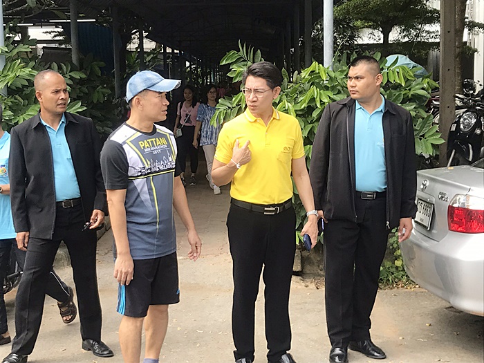 คณากร เพียรชนะ 