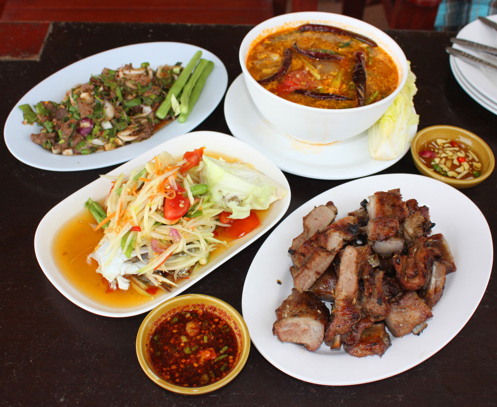 มารยาทในการรับประทานอาหาร เรื่องพื้นฐานจำให้แม่น !