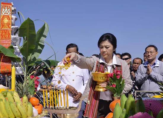 นายกฯ สักการะพระธาตุนาดูน คนมหาสารคามแห่ต้อนรับ