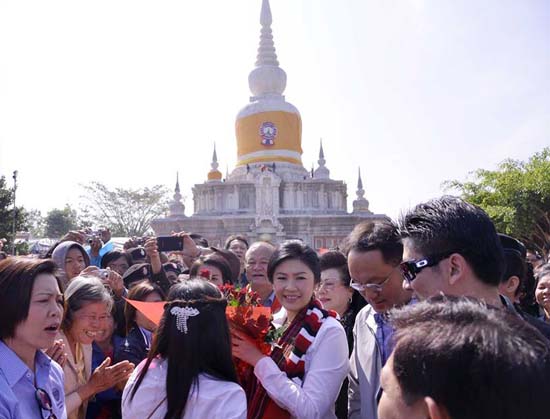 นายกฯ สักการะพระธาตุนาดูน คนมหาสารคามแห่ต้อนรับ