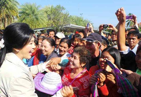 นายกฯ สักการะพระธาตุนาดูน คนมหาสารคามแห่ต้อนรับ