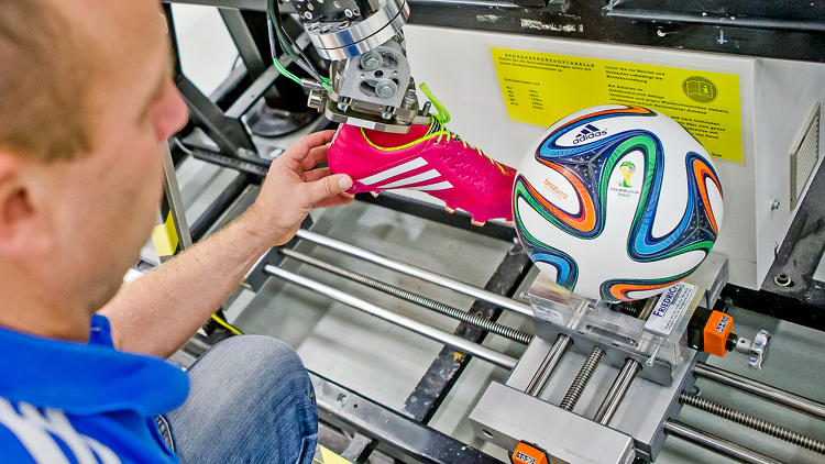 บราซิลเปิดตัวลูกฟุตบอล ที่จะใช้แข่งขันในศึกเวิลด์คัพ 2014