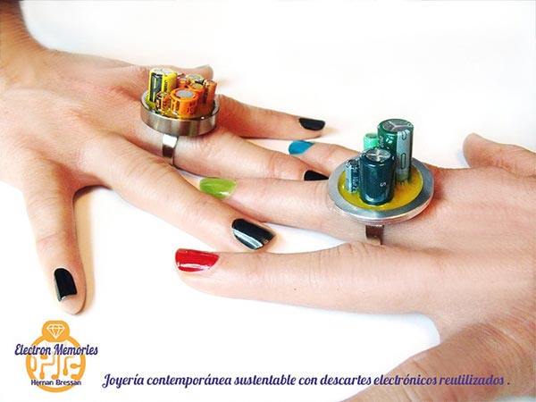 เครื่องประดับจากขยะอิเล็กทรอนิกส์ 