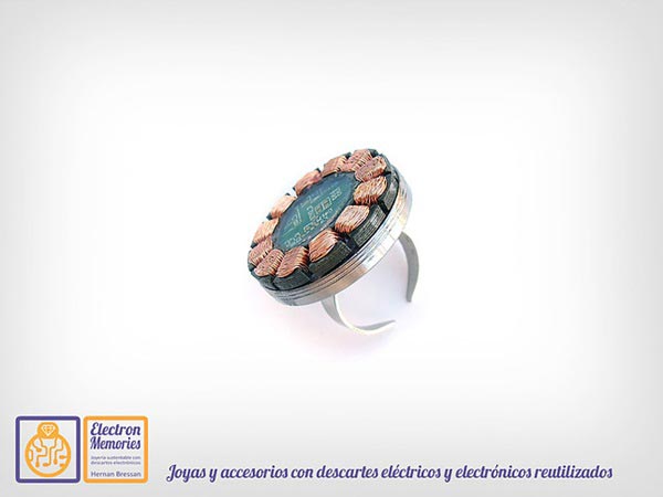 เครื่องประดับจากขยะอิเล็กทรอนิกส์ 