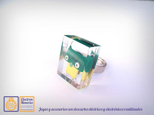 เครื่องประดับจากขยะอิเล็กทรอนิกส์ 