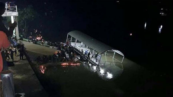 แพท่าน้ำวัดศาลาแดงล่ม