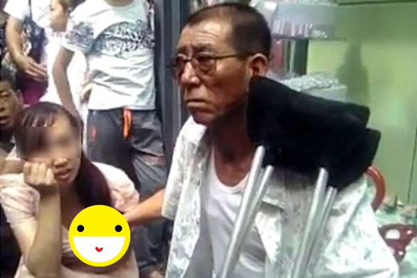 โอ้โหอย่างเนียน ลุงหมอดูผุดวิธีดูดวงสุดหื่น คลำหน้าอกเห็นอนาคต !!