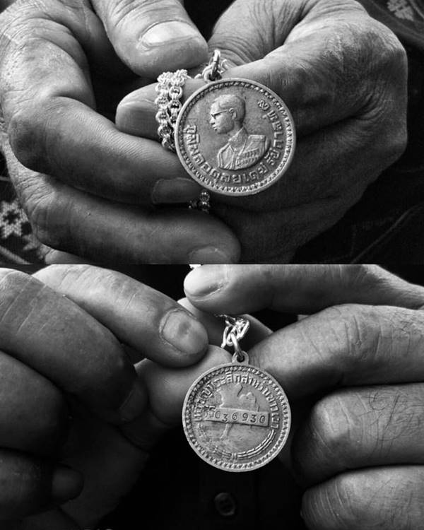 ชาวอาข่า ถวายความอาลัยในหลวง