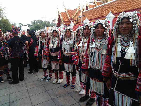 ชาวอาข่า ถวายความอาลัยในหลวง