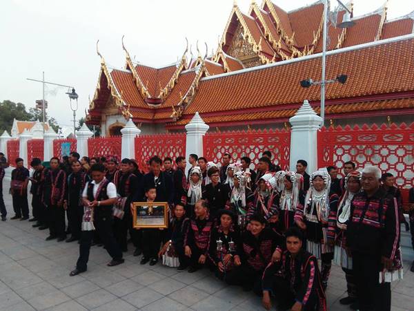 ชาวอาข่า ถวายความอาลัยในหลวง