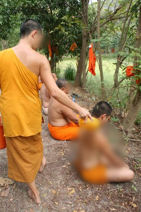 นั่งสมาธิเอาขี้ราดตัว