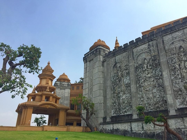 อมตะ แคสเซิล ปราสาทอลังการ 2 พันล้าน ของ วิกรม กรมดิษฐ์