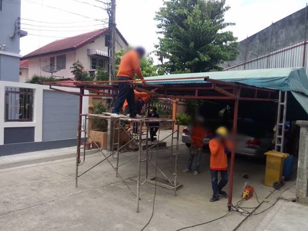 ต่อเติมที่จอดรถล้ำที่สาธารณะ