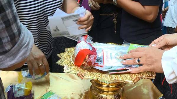 แจกลอตเตอรี่ ของชำร่วยงานศพ