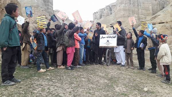 ครูแปลงจักรยานเป็นห้องสมุดเคลื่อนที่ หอบหนังสือแจกเด็กในพื้นที่กันดาร