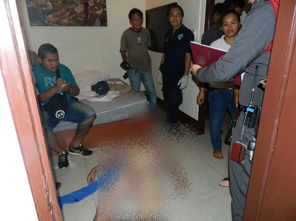 หนุ่มต่างชาติเมาคึก ร่วมหลับนอนกับกะเทยหัวโขกผนัง ช็อกตาค้างสิ้นใจคาอก