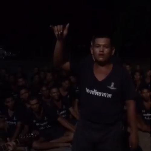 ทหารร้องเพลง