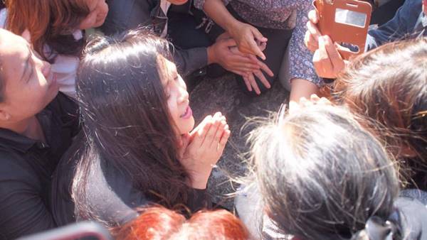 ยิ่งลักษณ์ ซื้อข้าวช่วยชาวนา