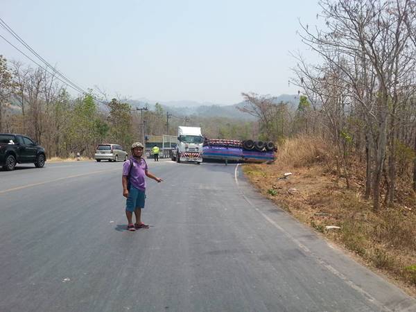 รถบรรทุกน้ำมันคว่ำ