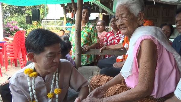 รดน้ำดำหัวผู้ใหญ่