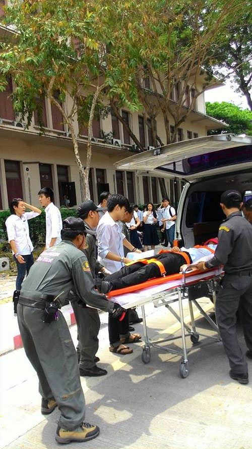 ต้นจามจุรีล้มทับนักศึกษา
