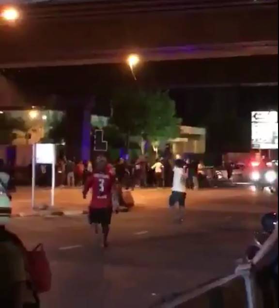 แฟนบอลตีกัน