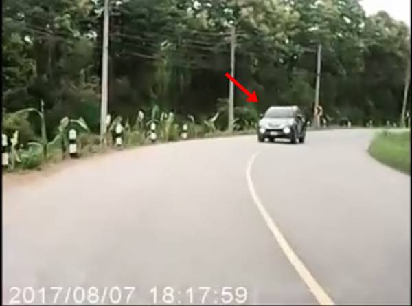 รถแหกโค้ง