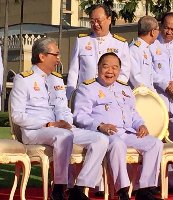 พล.อ. ประวิตร แหวนเพชร นาฬิกา