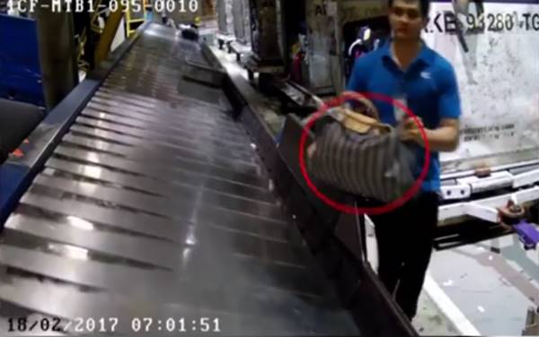 ขโมยของผู้โดยสาร