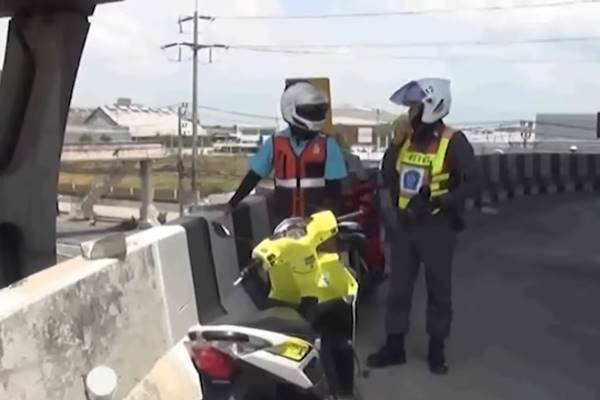 รถตกสะพาน