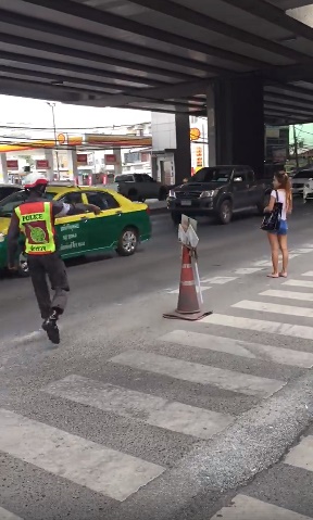 ตำรวจโบกแท็กซี่