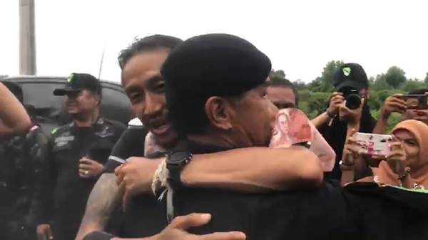 ตูน บอดี้สแลม