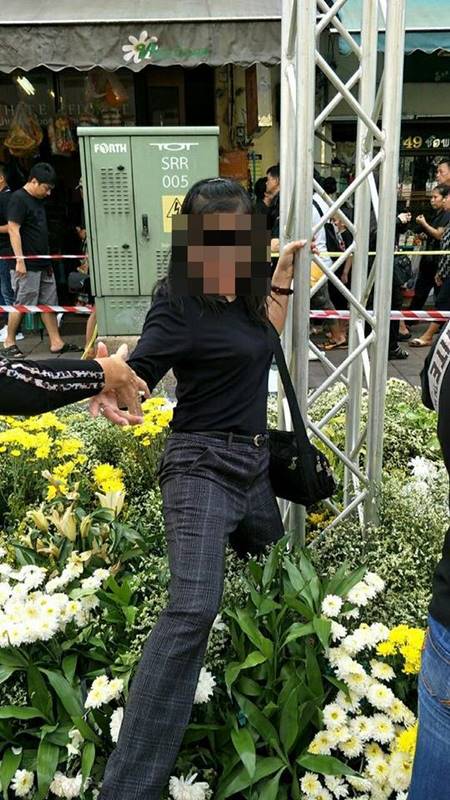 ถนนดอกไม้เพื่อพ่อ