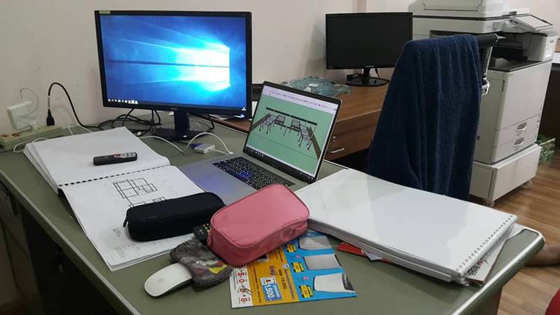 สถาปนิกทำงานหนัก