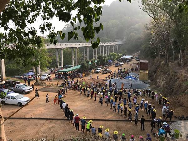 พระแบกปูนขึ้นเขา