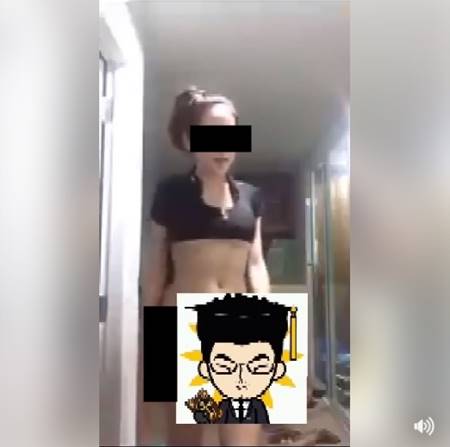 แก้ผ้าไลฟ์สด