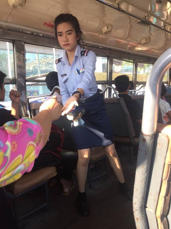 กระเป๋ารถเมล์สวย