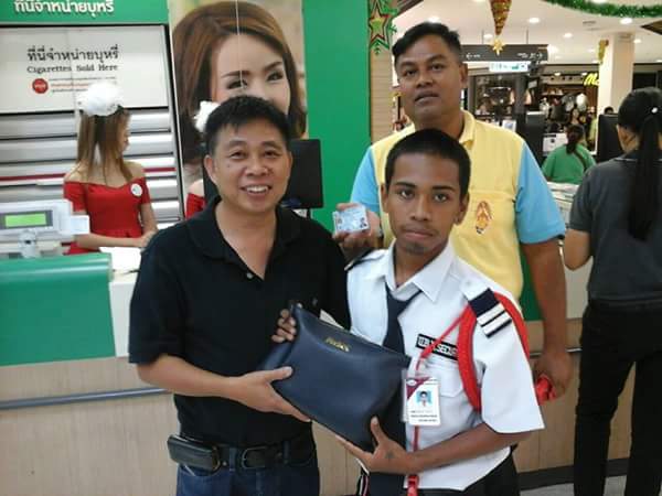 รปภ. เก็บเงินคืนเจ้าของ 4 แสน