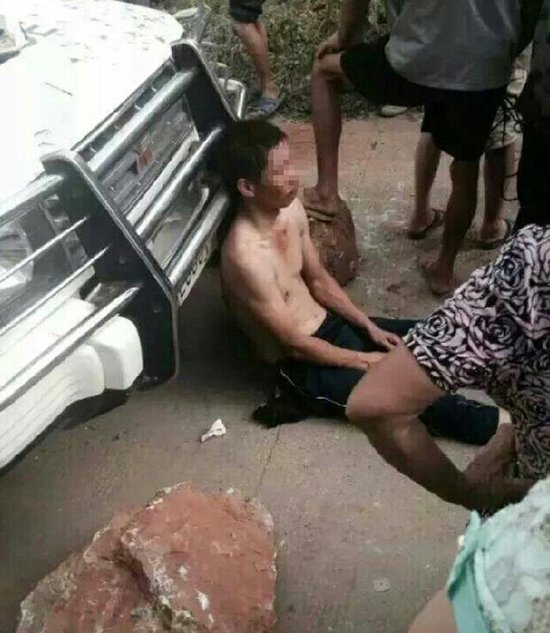 น่วม ! 2 โจรขโมยหมาไปกินโดนชาวบ้านจับมัด-ซ้อม 9 ชั่วโมง เอาซากหมาห้อยคอ