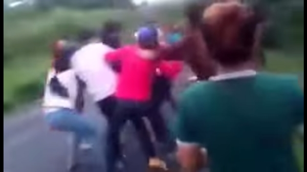 คนตบกัน