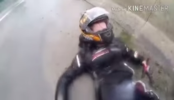 บิ๊กไบค์ล้มกลางสายฝน