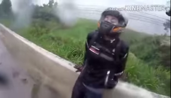 บิ๊กไบค์ล้มกลางสายฝน