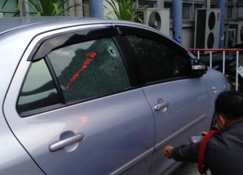 ยิงปืนใส่รถ