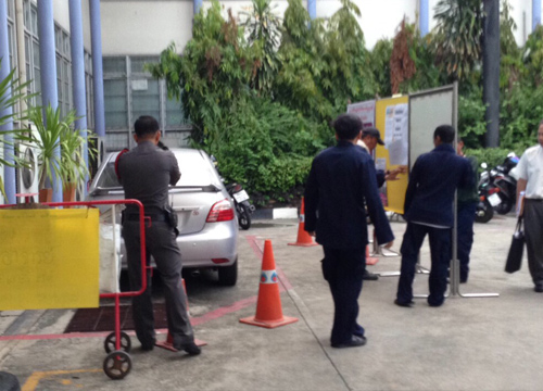 ยิงปืนใส่รถ