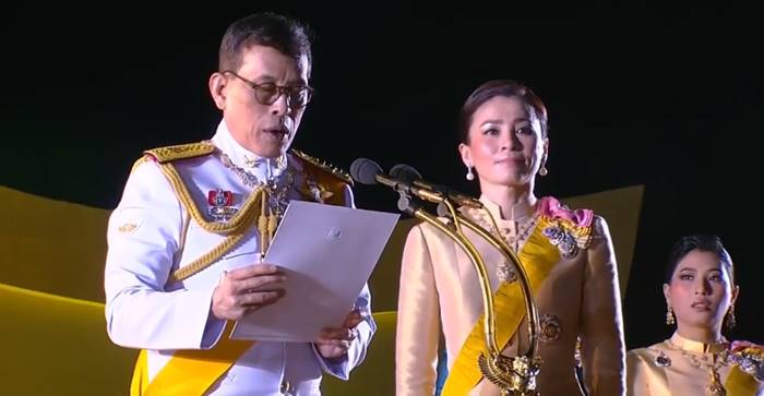 ในหลวง - พระราชินี เสด็จฯ จุดเทียนมหามงคลรำลึก ร.9 