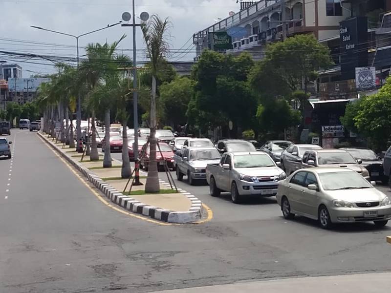 เปิดหาดบางแสน