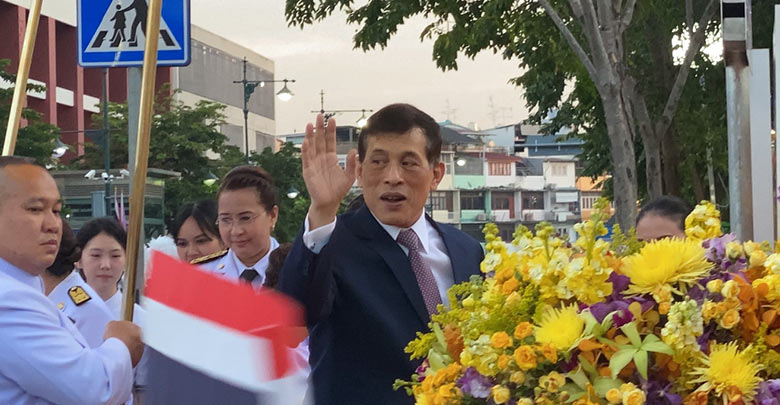 ในหลวง พระราชินี เสด็จฯ 