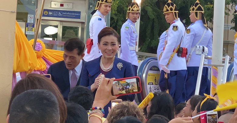 ในหลวง พระราชินี เสด็จฯ 