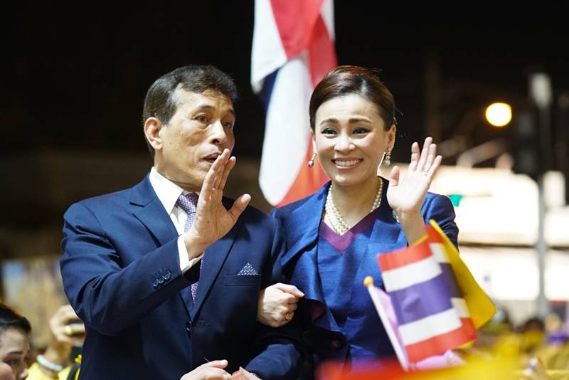 ในหลวง พระราชินี เสด็จฯ